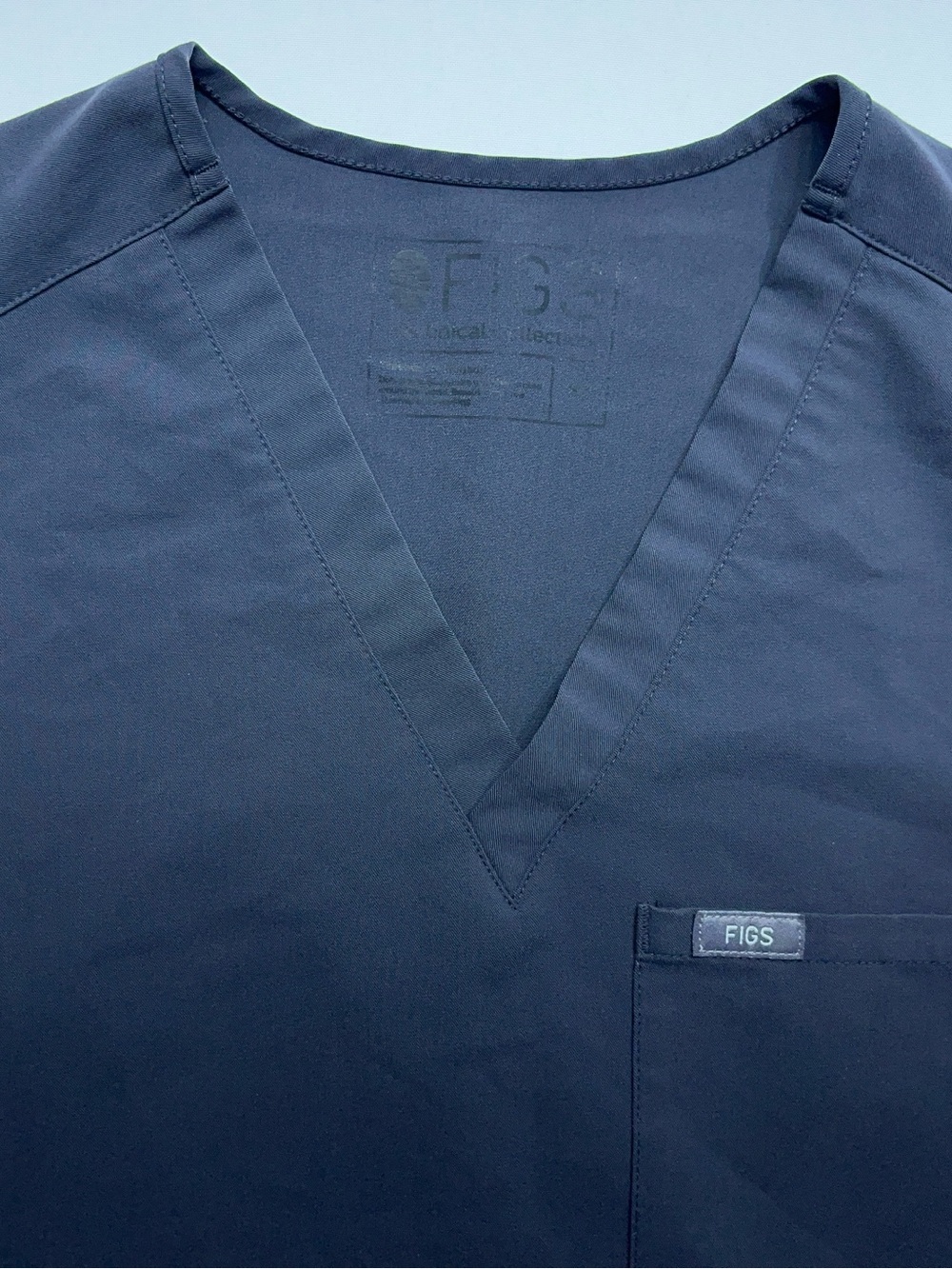 Figs Catarina One Pocket Scrub Top Womens Size XS in Gray